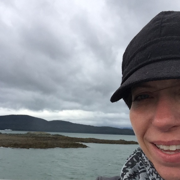 Profile Picture of Susan Larsen (@belladansk) on Poshmark