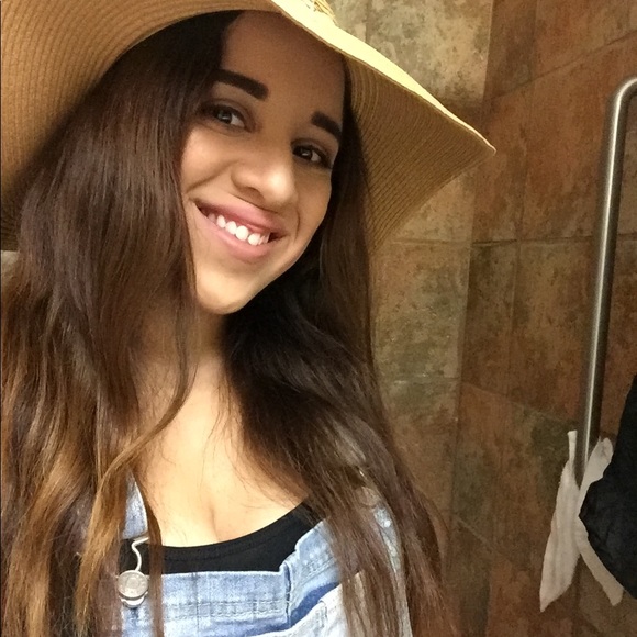 Profile Picture of Cassidy Daniels (@cassdandelion) on Poshmark