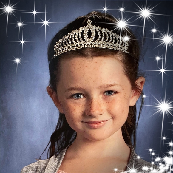 Profile Picture of Samantha Zinis (@samanthazinis) on Poshmark