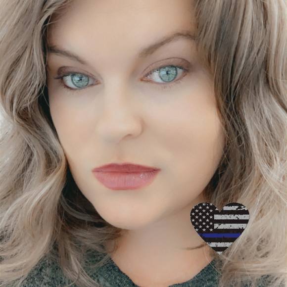 Profile Picture of Nicole Bareis (@nbareis) on Poshmark