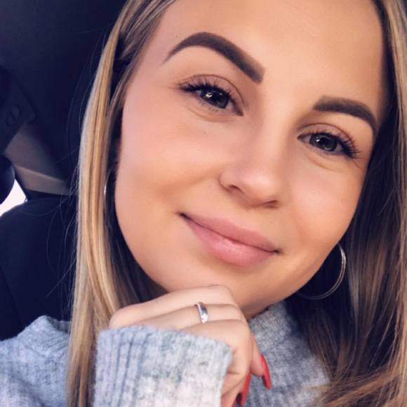 Taylor Shier - Poshmark Profile Picture of Taylor Shier (@taylorshier) on Poshmark