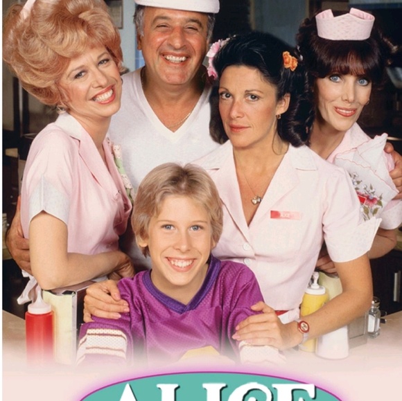 Profile Picture of Suzan Burnside (@akturesuz) on Poshmark