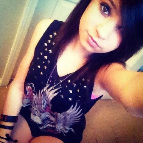 Profile Picture of Kaitlyn Knecht (@kieanne) on Poshmark