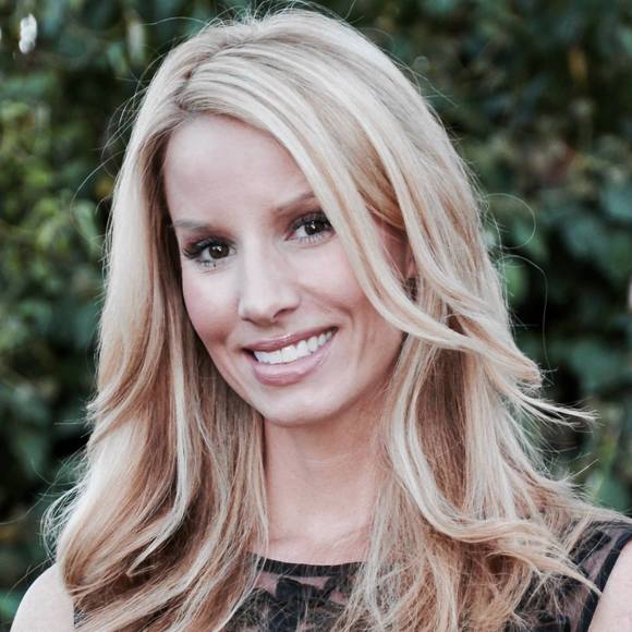 Profile Picture of Simone Fee (@matterofdesign) on Poshmark