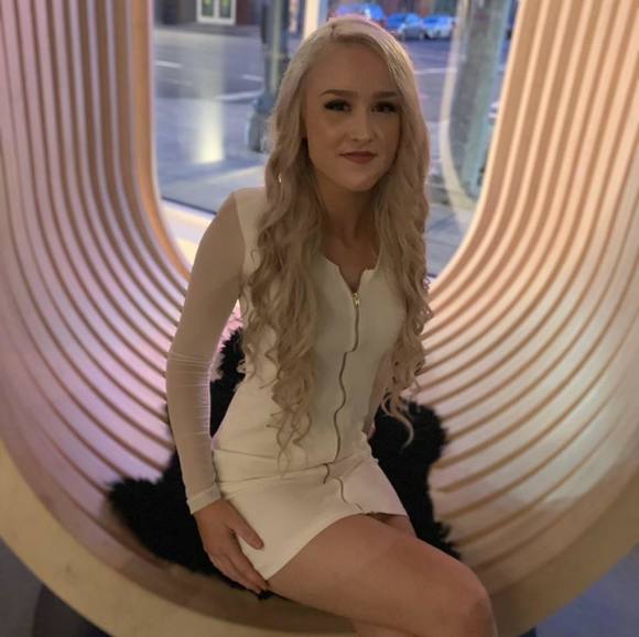 Profile Picture of Amanda Beesler (@amandabeesler) on Poshmark