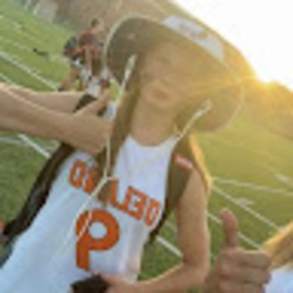 Profile Picture of Brynn Foster (@brynnfoster27) on Poshmark