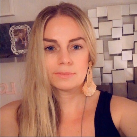 Profile Picture of Tonya shantel Watson (@tonyashantel) on Poshmark