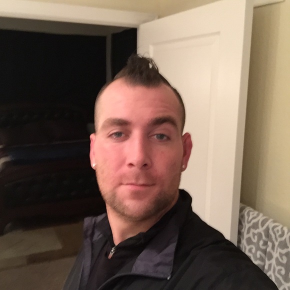 Profile Picture of Mark Ristau (@5kipy) on Poshmark