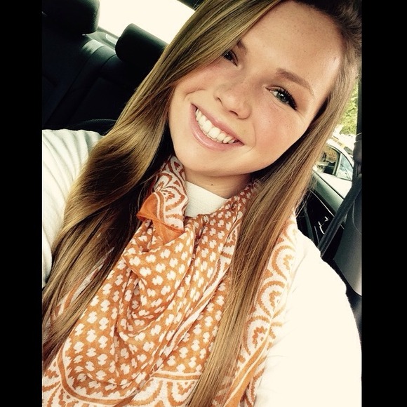 Profile Picture of Blair Tinker (@blairanntinker) on Poshmark