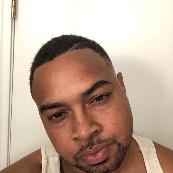 Profile Picture of Luvelle James (@luvellejames) on Poshmark