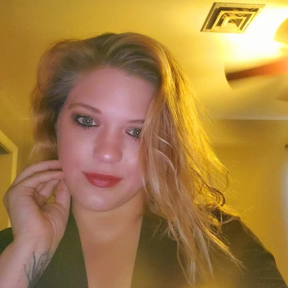 Profile Picture of Carrie Reiser (@reiserc90) on Poshmark