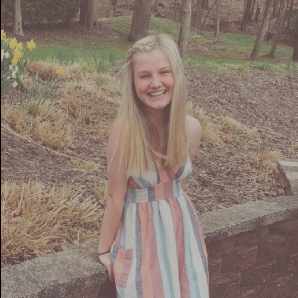 Profile Picture of Olivia Smallcombe (@osmallcombe) on Poshmark