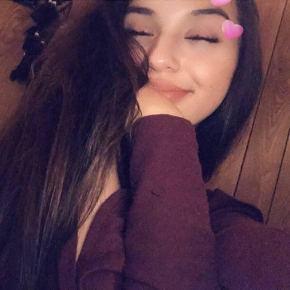 Profile Picture of Samantha Chavera (@chavera1399) on Poshmark