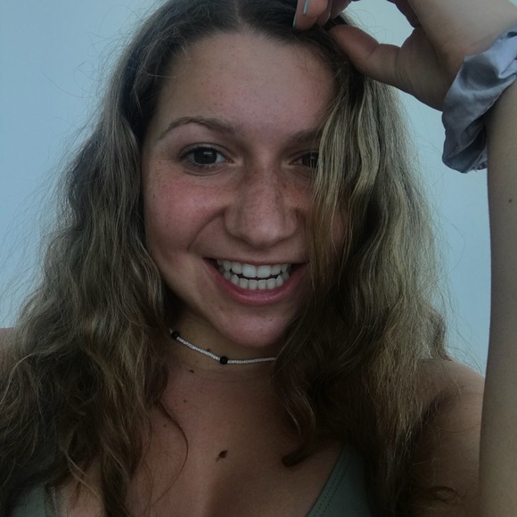 Profile Picture of Corinne Sadinsky (@co_sadinsky) on Poshmark