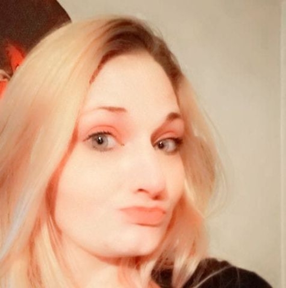 Profile Picture of Melissa Manns (@melmanns420) on Poshmark
