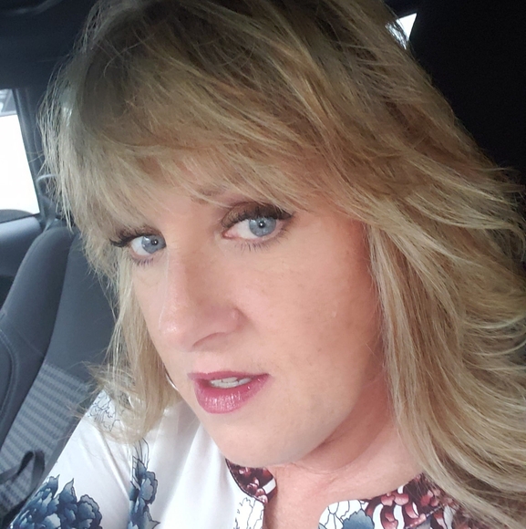 Profile Picture of Glenda Black (@glendadblack) on Poshmark