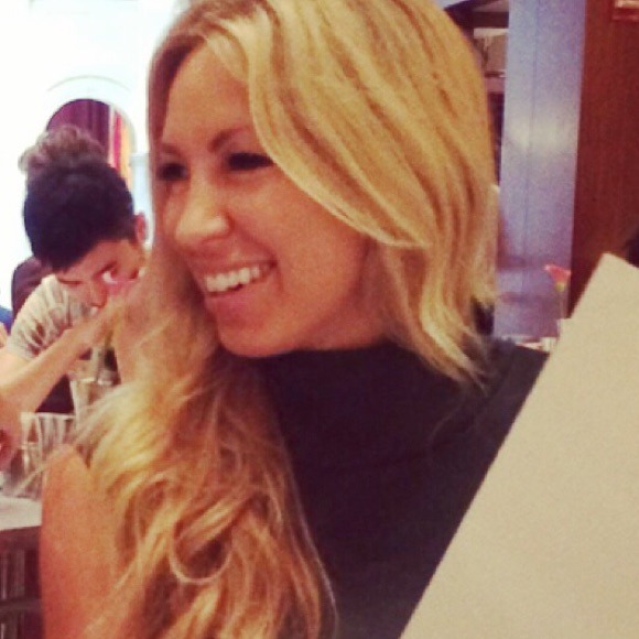 Profile Picture of Jodee Harris (@jodeeharris) on Poshmark