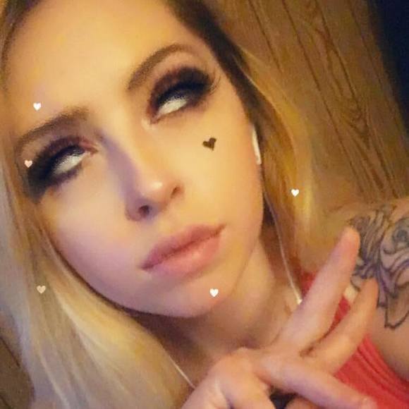 Profile Picture of Lyss Iannarilli (@allyssalenae) on Poshmark