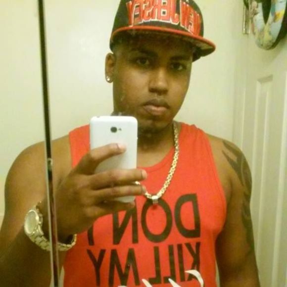 Profile Picture of Richard Cerda (@richardcrd0603) on Poshmark