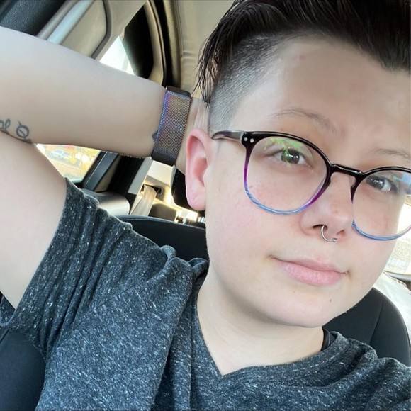 Profile Picture of Alex Bozeman (@xitstale) on Poshmark