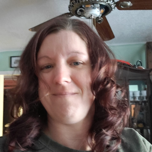 Profile Picture of Tammy Huwe (@trhuwe) on Poshmark