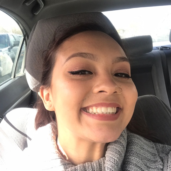 Profile Picture of Corrina Rontal (@cmrontal15) on Poshmark