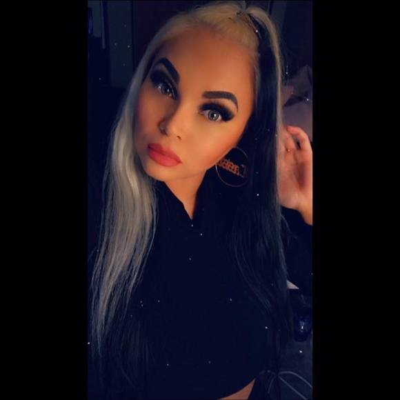 Profile Picture of Constant Cassie (@cconstant_85) on Poshmark
