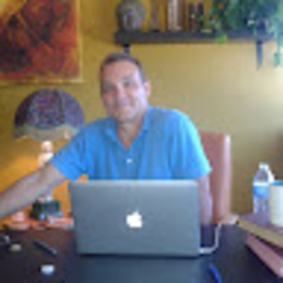 Vincent Aviani - Poshmark Profile Picture of Vincent Aviani (@vincentaviani) on Poshmark