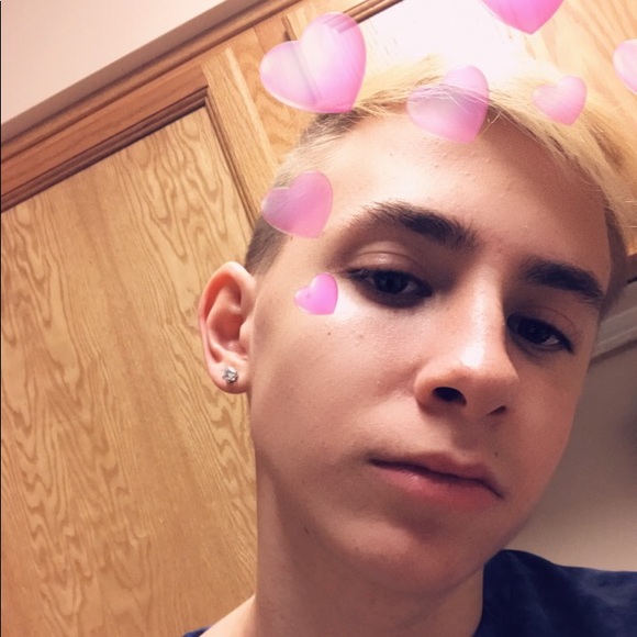 Profile Picture of Elijah Shuck (@kyykicks) on Poshmark