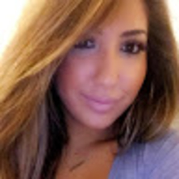 Profile Picture of Suzanne Omar (@suzanneomar) on Poshmark