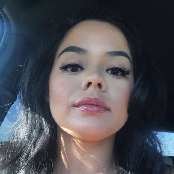 Profile Picture of Paula Zaragoza (@paula1005) on Poshmark