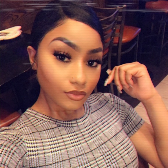 Profile Picture of Hawa-ellen Dozier (@princesshawa_) on Poshmark