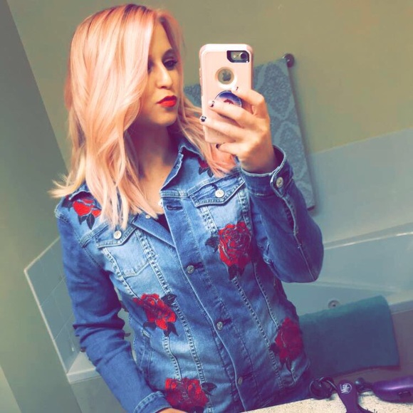 Profile Picture of Cassidy Mitchell (@kissmycass) on Poshmark