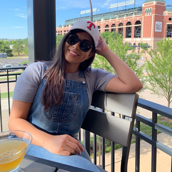 Profile Picture of Jesenia Ramos ortiz (@ramosjesenia27) on Poshmark