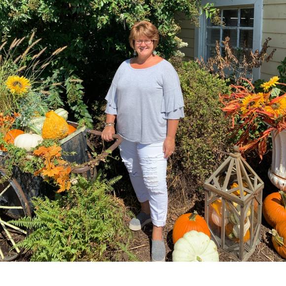 Profile Picture of Christie Everhart (@christieeverhar) on Poshmark