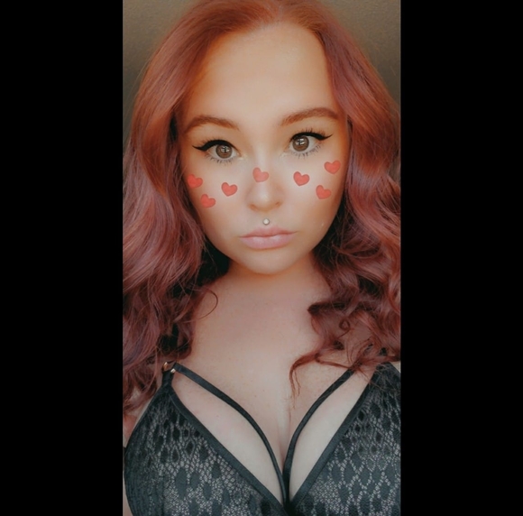 Profile Picture of Alyssa Rolen (@alyssarolen96) on Poshmark