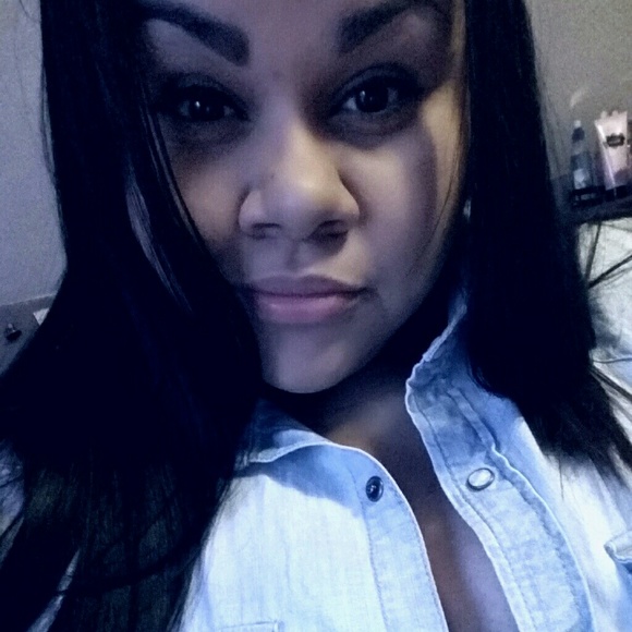 Profile Picture of Gladis Fuentes (@gladis12) on Poshmark