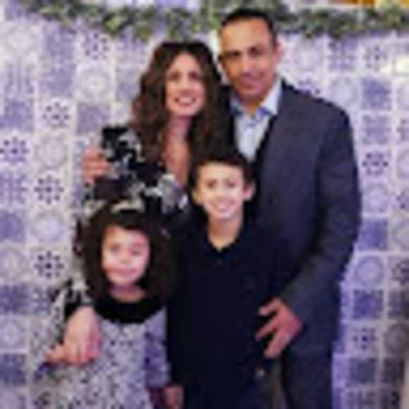 Profile Picture of Cecilia Viveiros (@ceciliaviveiros) on Poshmark