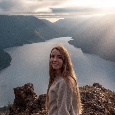 Profile Picture of Caryn Wells  🦋 (@CarynCanFly) on Twitter