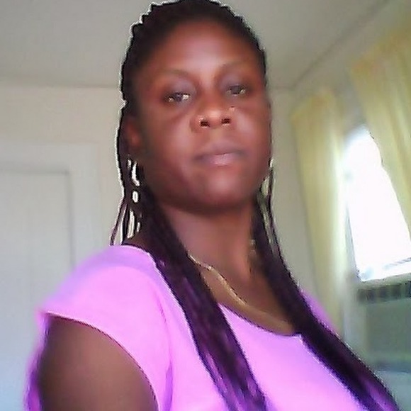 Profile Picture of Paulette Morrison (@paulettemorriso) on Poshmark