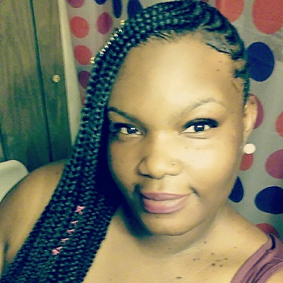 Profile Picture of Tina Tyler (@mrswinkfield) on Poshmark