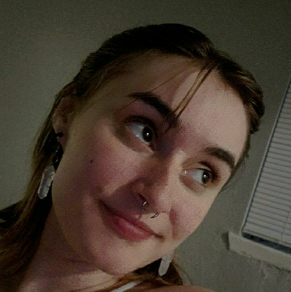 Profile Picture of Vesper C (@vesper_c) on Poshmark