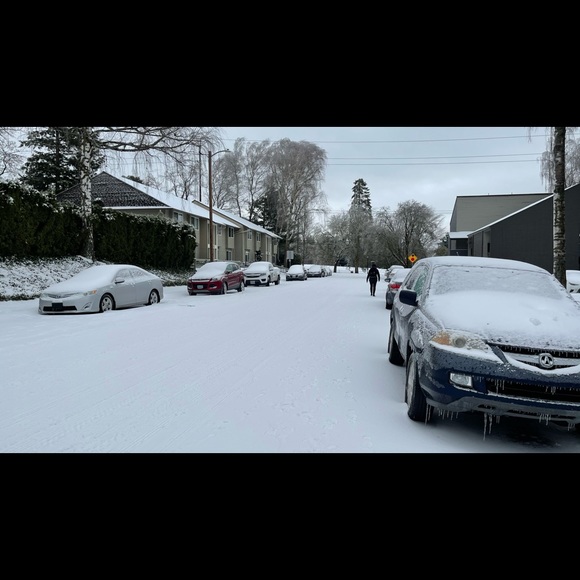 Profile Picture of Jorelyn Leitch (@jorelyn0814) on Poshmark