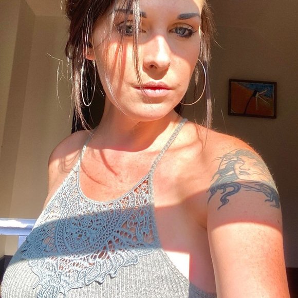 Profile Picture of Opal Rose (@opalr0se) on Poshmark