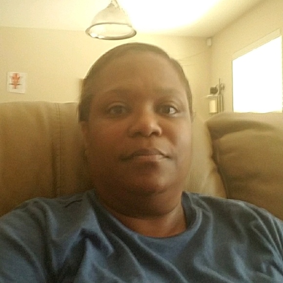 Profile Picture of Sharon Simmons (@hillse22) on Poshmark