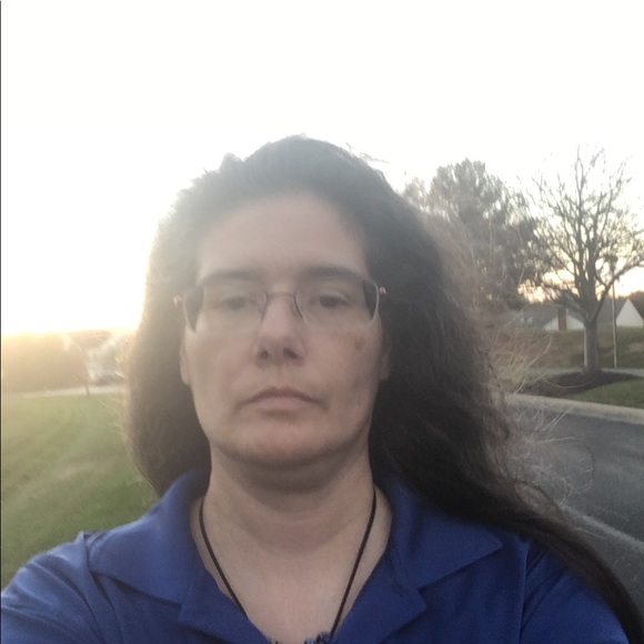 Profile Picture of Lori ann Edgar (@lawedgar00) on Poshmark