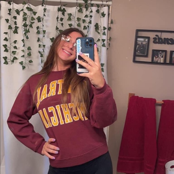 Profile Picture of Selena Rewalt (@selena2234) on Poshmark