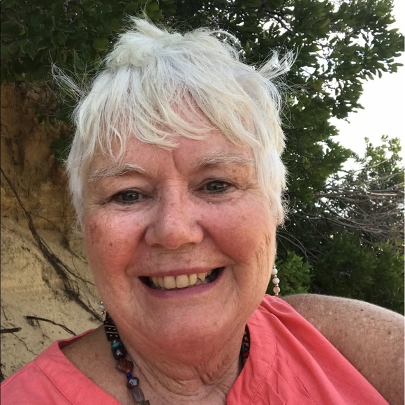 Profile Picture of Robyn Burckhardt (@robynbb) on Poshmark