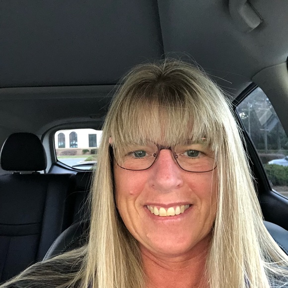 Profile Picture of Kim Tucci (@ktucci09) on Poshmark