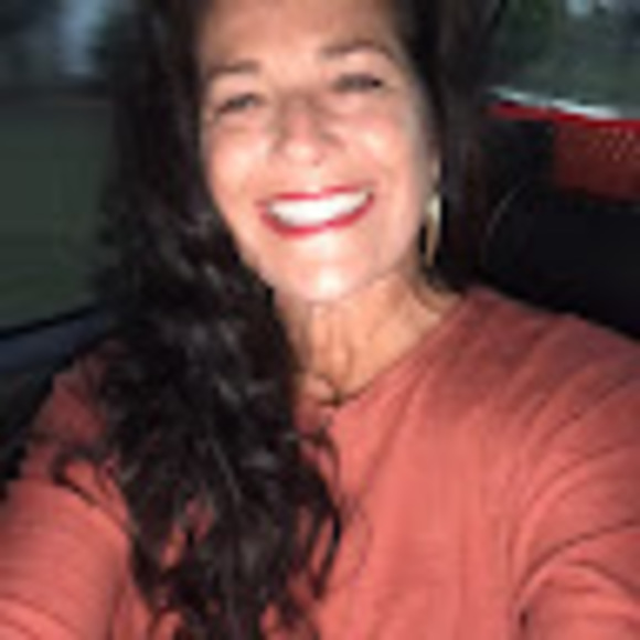 Profile Picture of Marti Veigel (@srmartimoore) on Poshmark